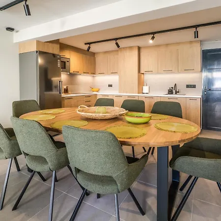 بيت ضيافة Marina 38 دينايا